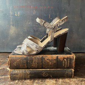 Ann Taylor Snakeskin Block Heel Cross Front Sandal in Dessert Neutral